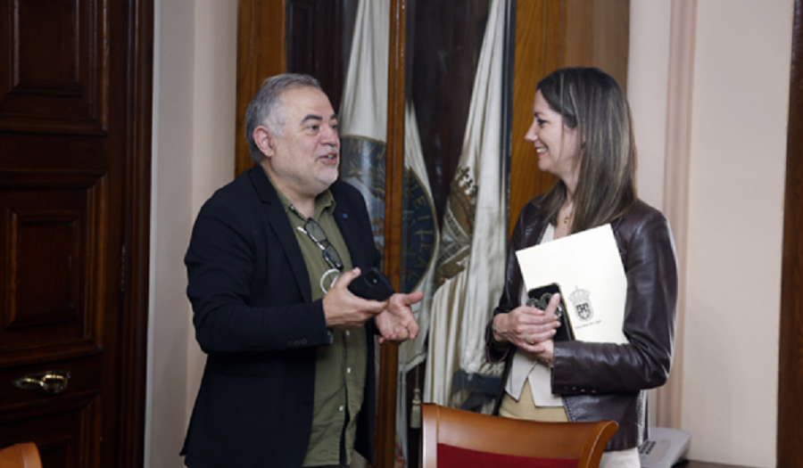 Gonzalo Martín, CEO de InVerbis, e a alcaldesa, Lara Méndez. FOTO: Xesús Ponte