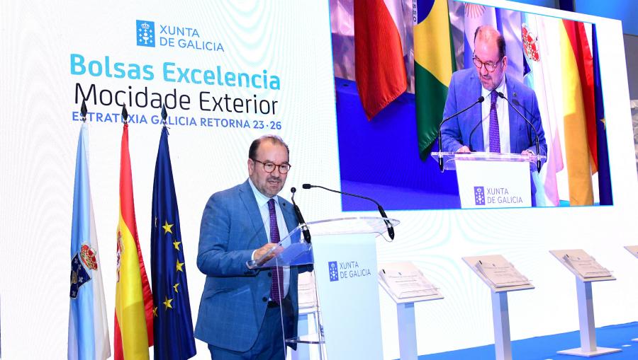 O reitor Antonio López durante a súa intervención. FOTO: Santi Alvite