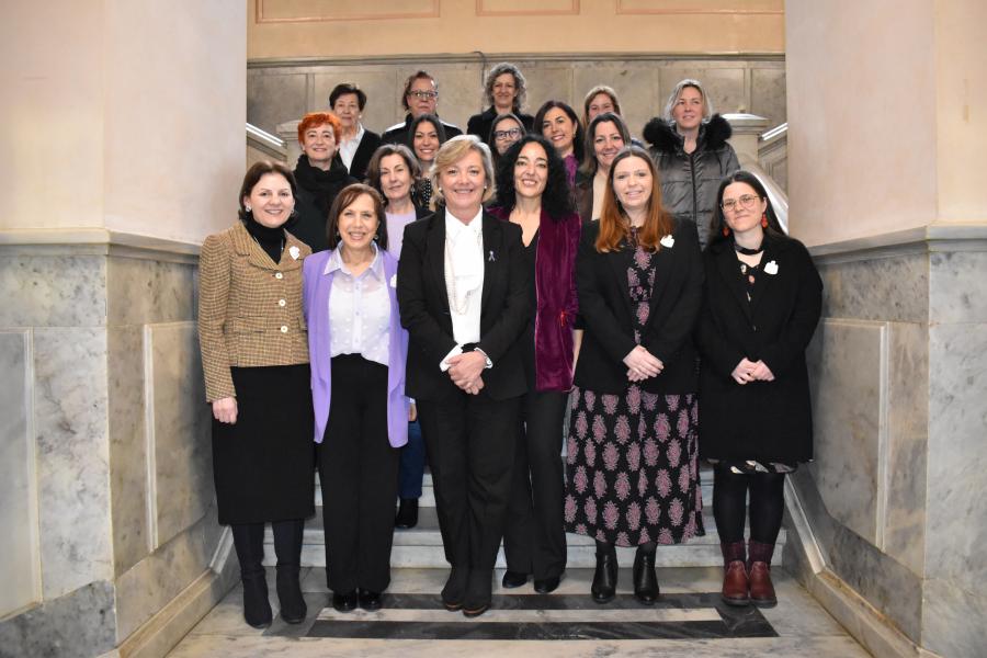 Galardoadas cos premios Entre Mulleres 2024, coa alcaldesa de Lugo e outras autordidades