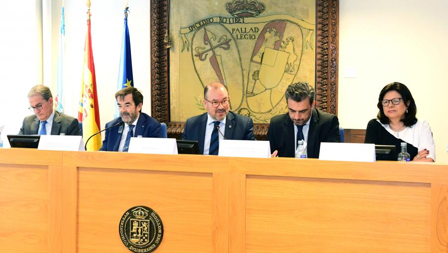 De esquerda a dereita, José María Gómez, Vicente Guilarte, Antonio López, Diego Calvo e María Lourdes Noya. Foto: Santi Alvite