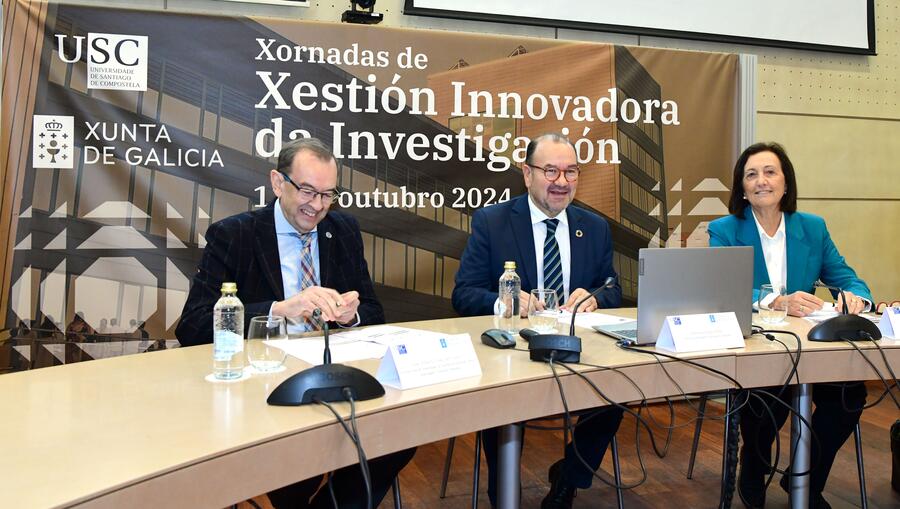 De dereita a esquerda, Pilar Bermejo, Antonio Lópoz e José Alberto Díez. Foto: Santi Alvite