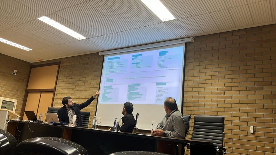 A primeira das actividades desenvolveuse o mércores 23 na Facultade de Administración e Dirección de Empresas e nela participou tamén estudantado de Humanidades. A iniciativa estivo coordinada polo profesor Jacobo Feás