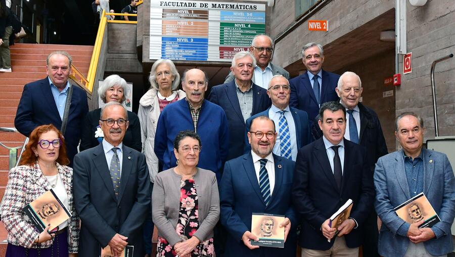 En primeiro plano, pola esquerda: María Elena Vázquez Cendón, Juan Manuel Lema, Rosario Álvarez, Antonio López, Román Rodríguez e Xosé Crespo. FOTO: Santi Alvite