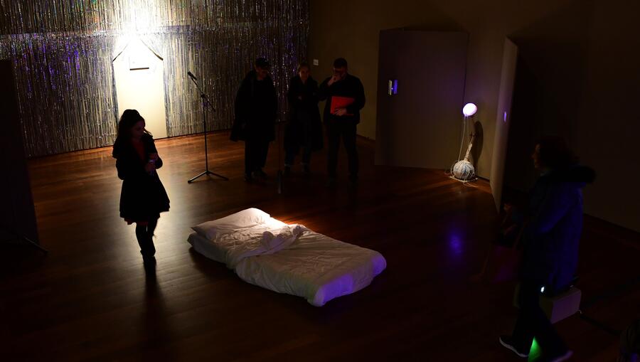 Cora Novoa e a súa performance Entre ser i estar. Foto: Santi Alvite