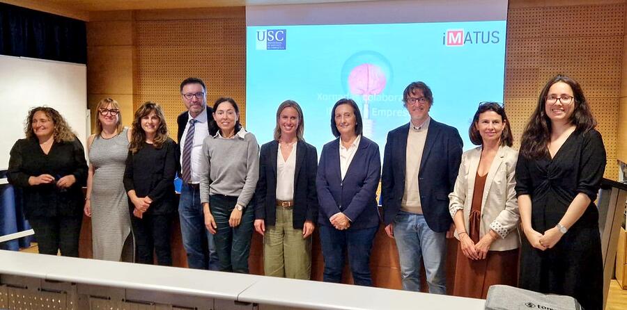 A vicerreitora Pilar Bermejo, cuarta pola dereita, inaugurou a xornada. FOTO: iMATUS