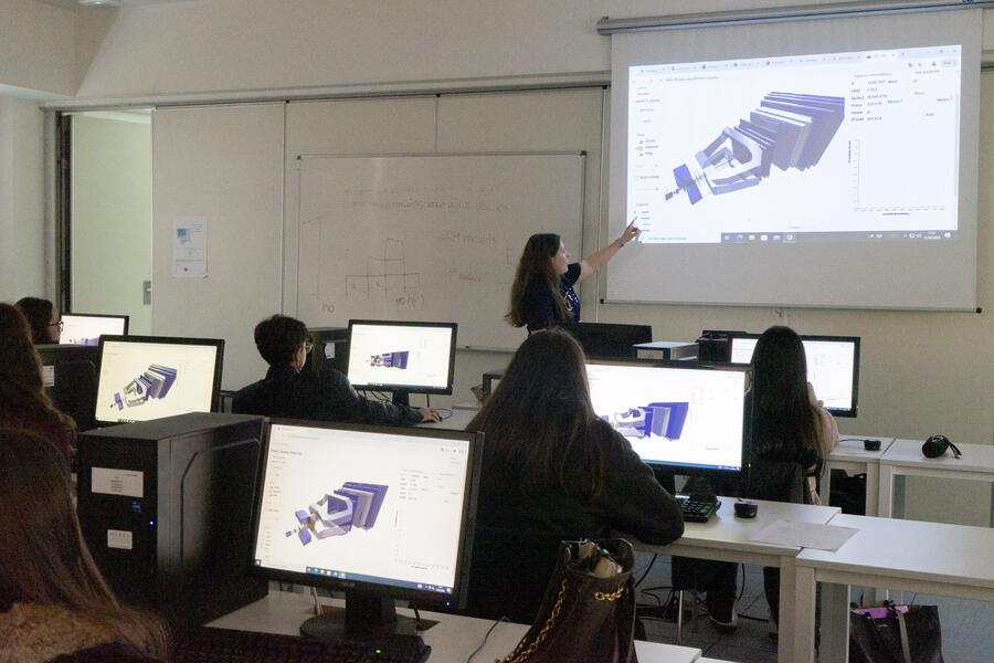 No IGFAE, 70 estudantes de 1º de Bacharelato de centros de 20 localidades galegas asistiron á Masterclass Internacional de Física de Partículas. Foto: IGFAE