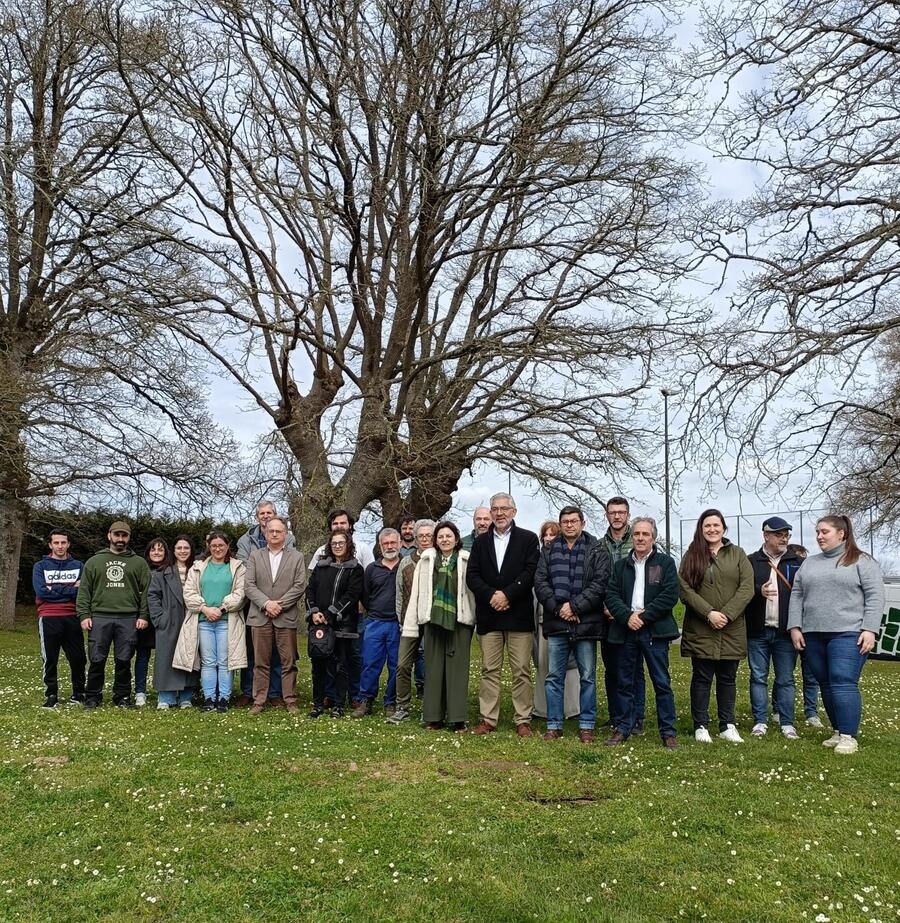 Foto de familia cos participantes no acto