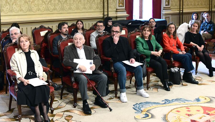 O acto contou coa asistencia dun nutrido grupo de representantes institucionais da USC. Foto: Santi Alvite