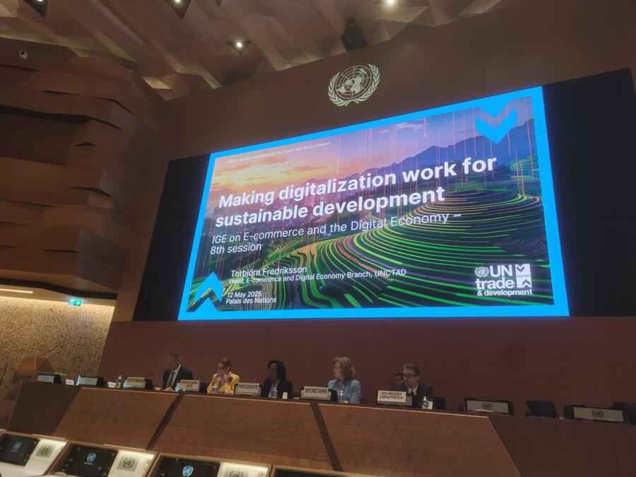 Instantánea da apertura da oitava xuntanza do grupo intergobernamental