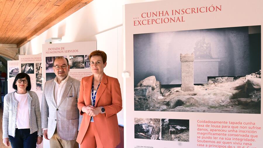 De esquerda a dereita, Pilar Murias, Antonio López e Dolores Dopico. Foto: Santi Alvite