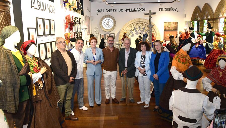 Foto das autoridades ao remate do acto inaugural. Foto: Santi Alvite