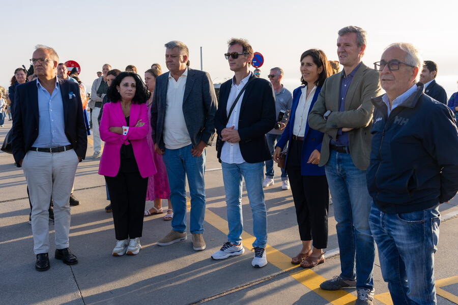 A xornada reuniu máis de cen persoas entre especialistas, representantes políticos e cidadanía para render homenaxe ao fenómeno natural e simbólico da última posta de sol da Europa continental