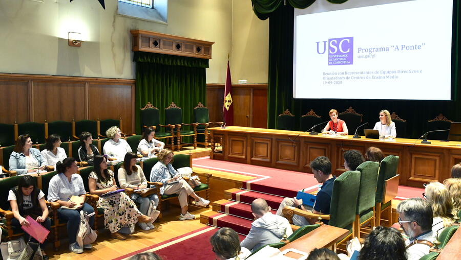 As persoas asistentes coñeceron de primeira man as actividades do programa así como as novidades da PAU 2026. Foto: Santi Alvite