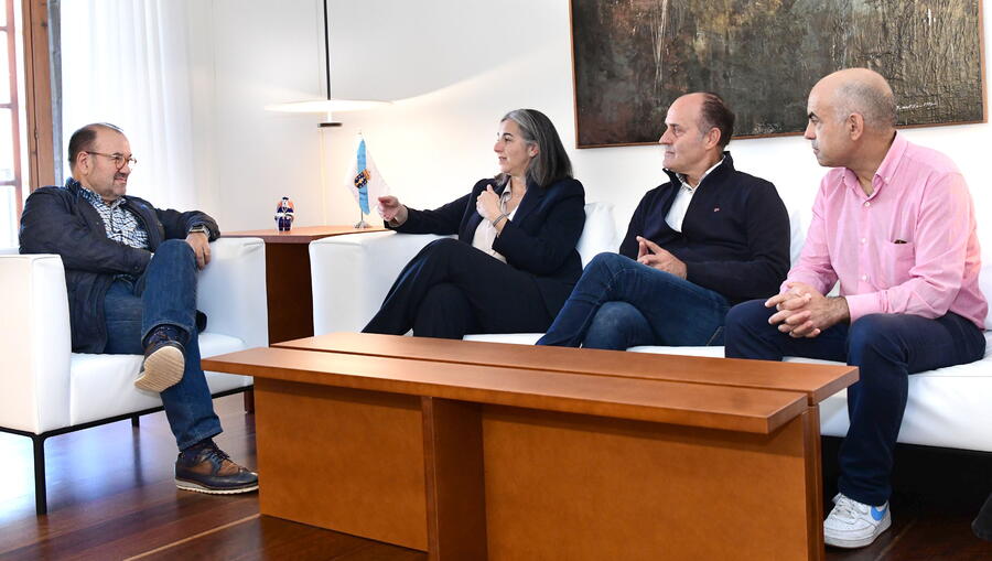 A xuntanza, na que participaron outros representantes da USC e Naturgy, tivo lugar en San Xerome. Foto: Santi Alvite