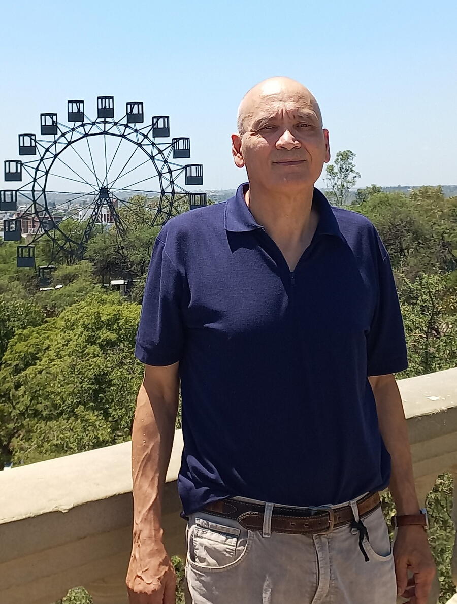 Carlos Enrique Olmos, homenaxeado no Congreso Symmetry and Shape 2025