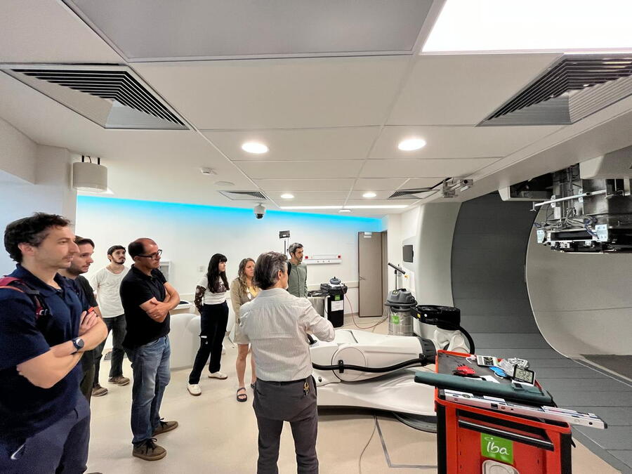 O investigador Pablo Aguiar tivo a oportunidade de coñecer in sito as instalacións do CNEA en Arxentina