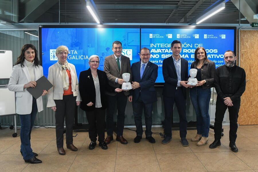 Foto de grupo do acto de sinatura do convenio para a experiencia piloto en Galicia. Foto: Xunta de Galicia