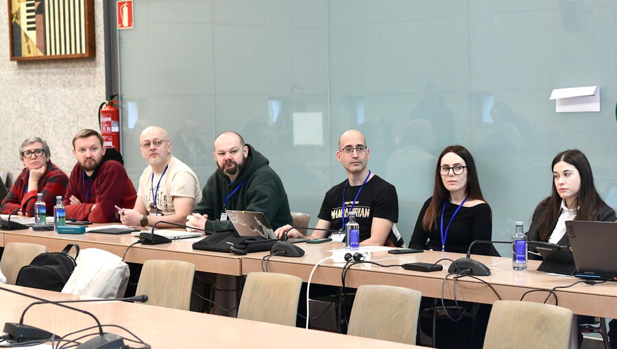 Asistentes á xuntanza. FOTO: Santi Alvite