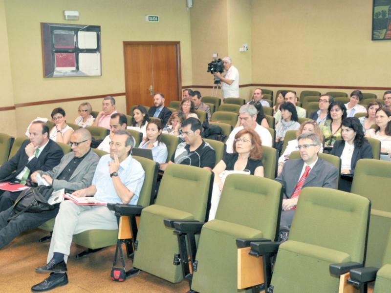 Os decanos de medio cento de Facultades de Economía e Empresa de España debaten en Santiago sobre a profesión e os cambios académicos no grao