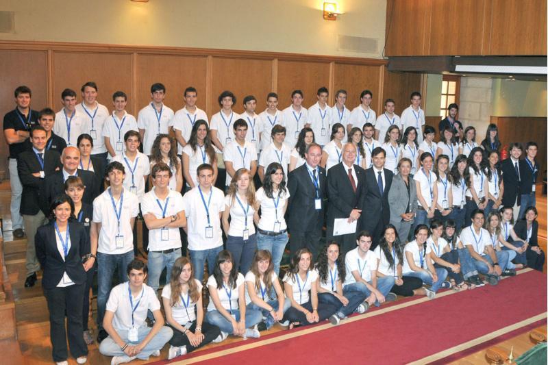 O reitor recibiu aos alumnos do programa Bolsas Europa da Universidade Francisco de Victoria