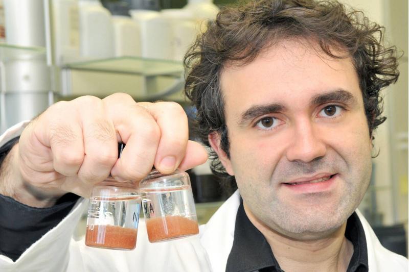 Un investigador da ETSE traballa na mellora dos sistemas de depuración de compostos de nitróxeno en augas residuais