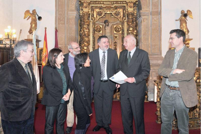 O profesor Lois Ferradás tomou posesión como decano de Ciencias da Educación