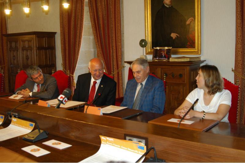 A USC e o Grupo Aresa convocan a décimo segunda edición do Premio Aresa, dotado con dez mil euros