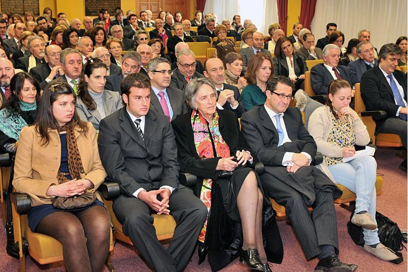 O profesor Francisco Puy recibiu a homenaxe da Facultade de Dereito
