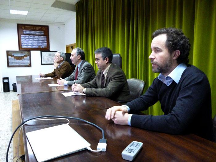 A fenomenoloxía do acelerador de partículas e dos raios cósmicos centran o debate de medio cento de investigadores de todo o mundo