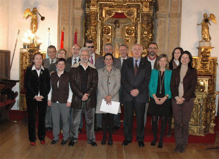 A profesora María Jesús Núñez apela ao traballo en equipo na súa toma de posesión como decana da Facultade de Enfermaría de Santiago