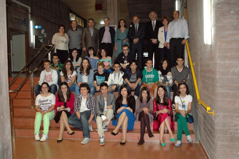 O mellor tamaño para mercar ameixas ou como caen as chinchetas, o enxeño estatístico de estudantes de secundaria