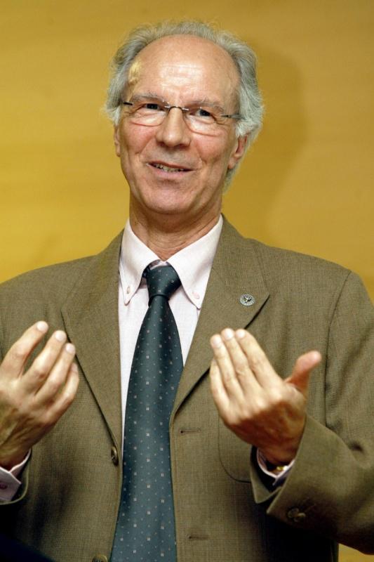 O catedrático de Psicopatoloxía de Oviedo Serafín Lemos interveu na festividade do patrón de Psicoloxía