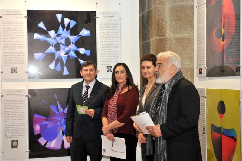 Arte e matemáticas conflúen nunha exposición didáctica na Igrexa da Universidade