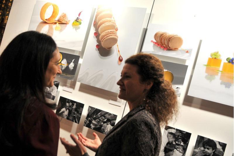 Arte e matemáticas conflúen nunha exposición didáctica na Igrexa da Universidade