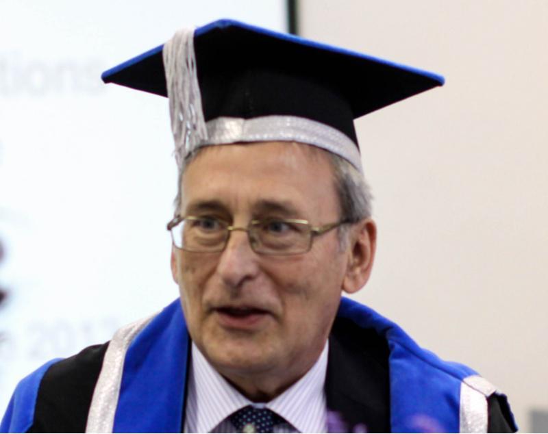 A Universidade de San Petesburgo investiu doutor honoris causa ao catedrático Carlos Pajares 