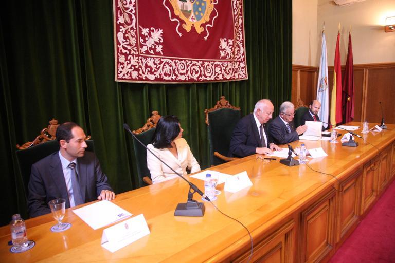 A Universidade de Santiago homenaxeou ao profesor Gómez Segade