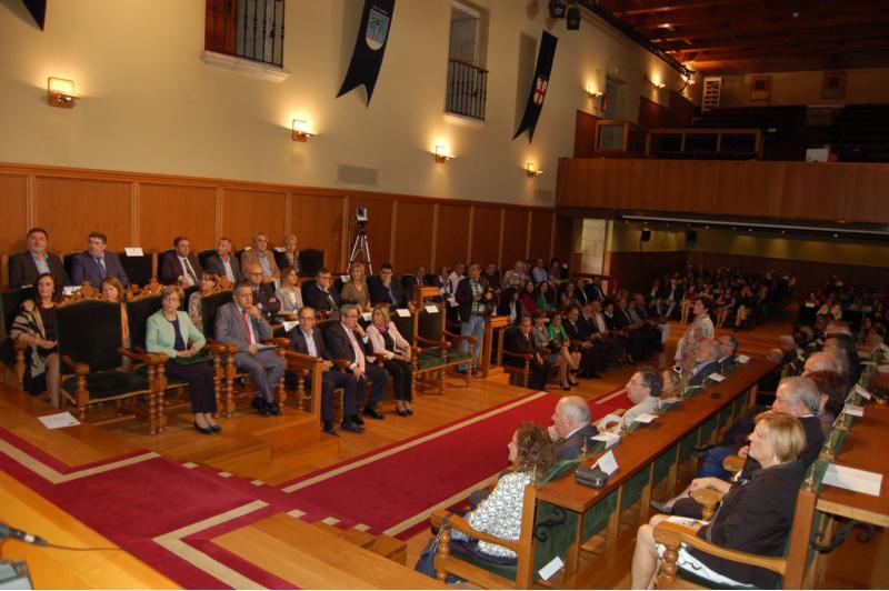 A USC recoñece a 50 integrantes do seu cadro de persoal os máis de trinta anos ao servizo da institución 