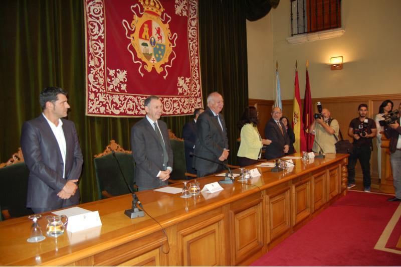 A USC recoñece a 50 integrantes do seu cadro de persoal os máis de trinta anos ao servizo da institución 