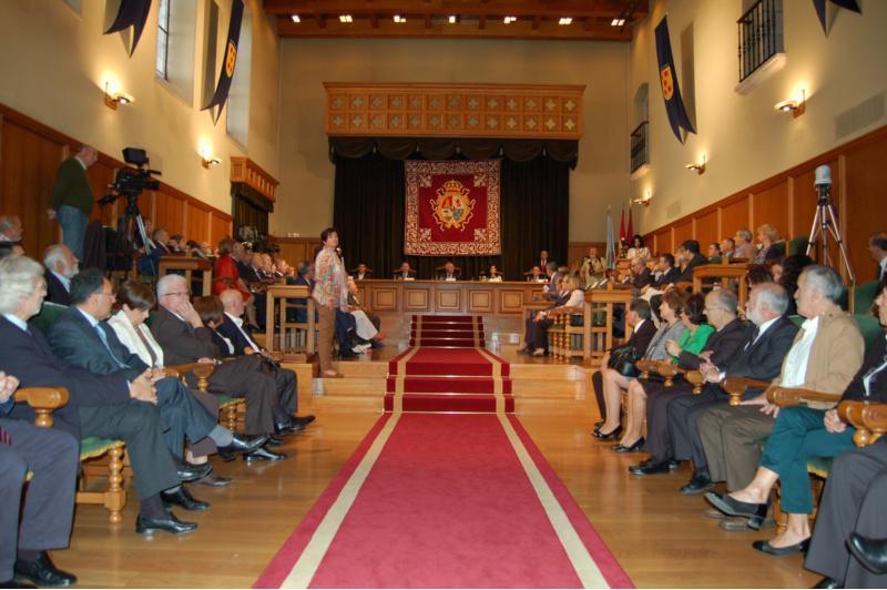 A USC recoñece a 50 integrantes do seu cadro de persoal os máis de trinta anos ao servizo da institución 