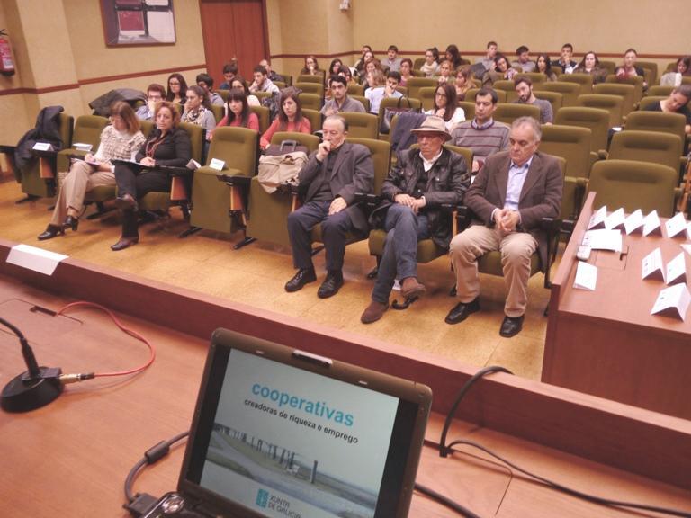 O Campus compostelá empápase no cooperativismo
