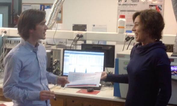 Premian a investigadores de Química Analítica da USC por un estudo sobre detección de contaminación microbiana en produtos de coidado persoal