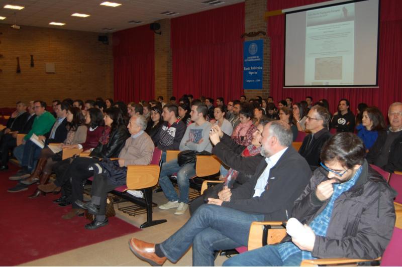 A Escola Politécnica Superior conmemora o Día Forestal coa plantación dunha árbore nun dos xardíns interiores do centro