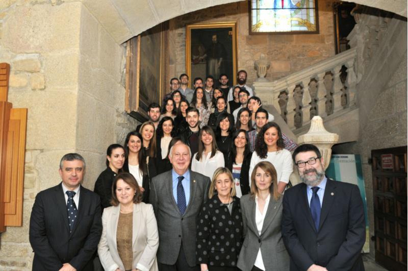 O reitor recibiu aos titulados e tituladas da USC que superaron os exames das convocatorias de Biólogo, Farmacéutico, Psicólogo, Radiofísico e Médico Interno Residente