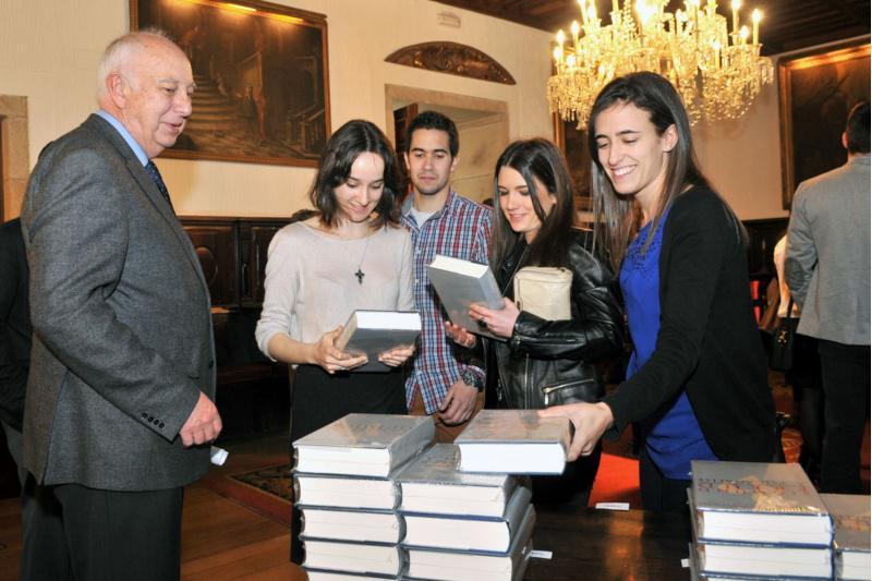 O reitor recibiu aos titulados e tituladas da USC que superaron os exames das convocatorias de Biólogo, Farmacéutico, Psicólogo, Radiofísico e Médico Interno Residente