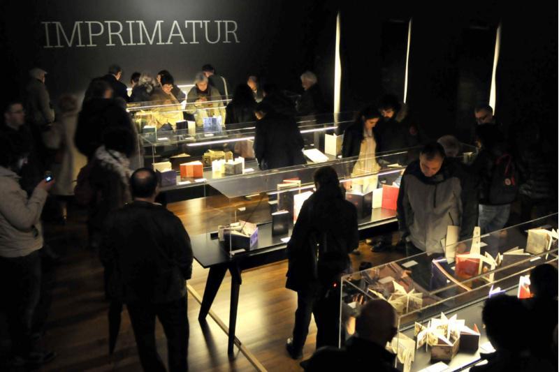 O reitor inaugura este xoves a exposición Imprimitur sobre a historia do libro e a encadernación