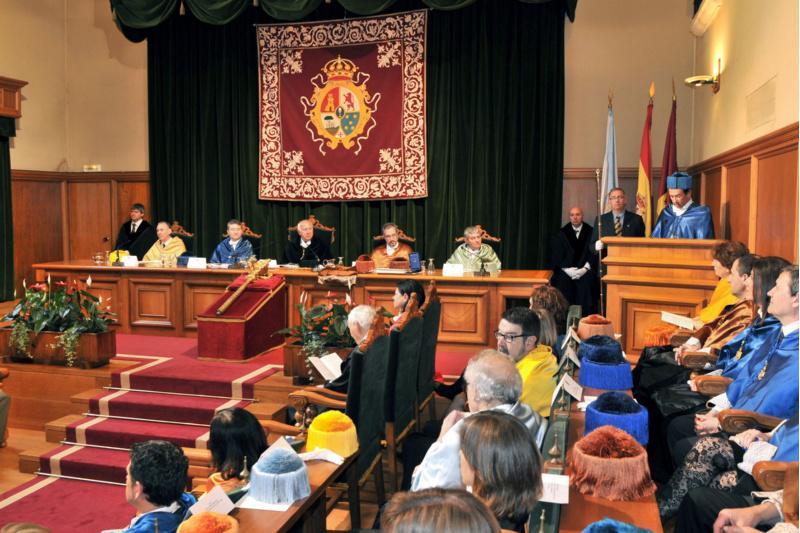 O Premio Príncipe de Asturias Amable Liñán pasa a formar parte do claustro de doutores honoris causa da USC
