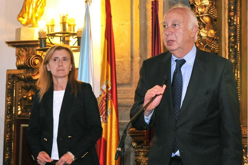 A profesora Luz María Gigirey Prieto tomou posesión como decana da Facultade de Óptica e Optometría