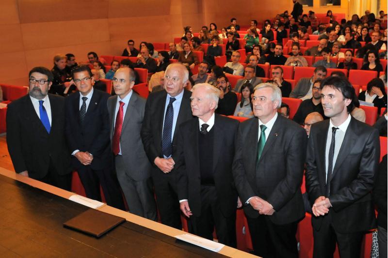 Harald zur Hausen reuniuse con investigadores da USC cos que falou sobre a busca de cancros vinculados a infeccións