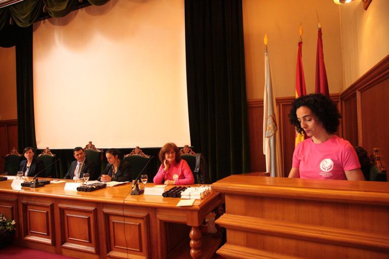 A Facultade de Enfermaría despide á XIX promoción de matronas e recibe aos novos residentes