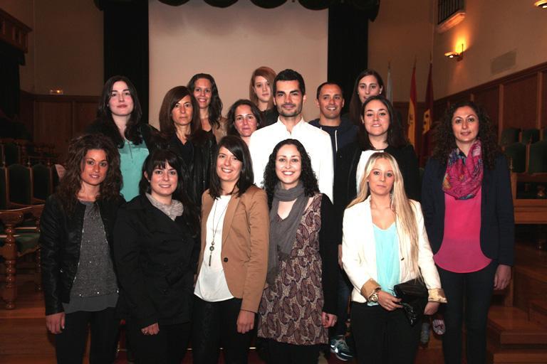 A Facultade de Enfermaría despide á XIX promoción de matronas e recibe aos novos residentes